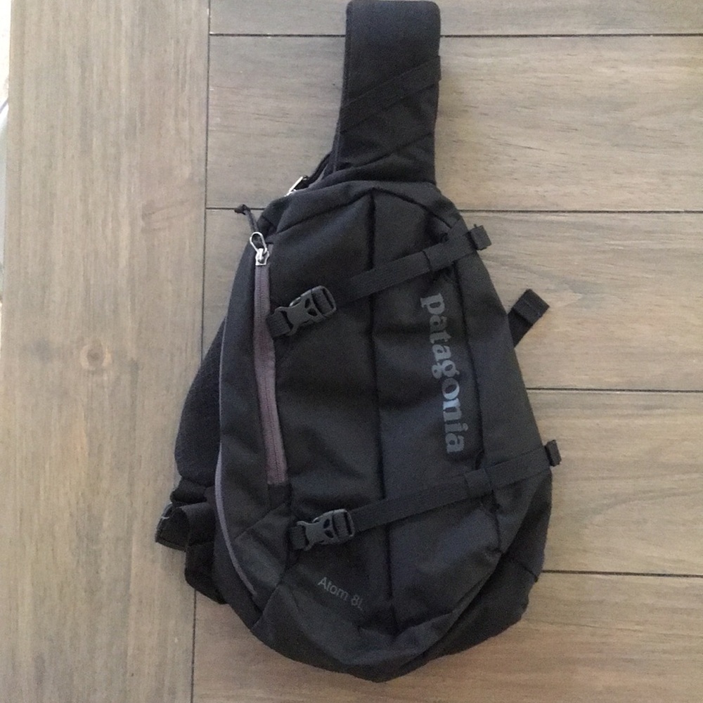 Patagonia Atom 8L Black